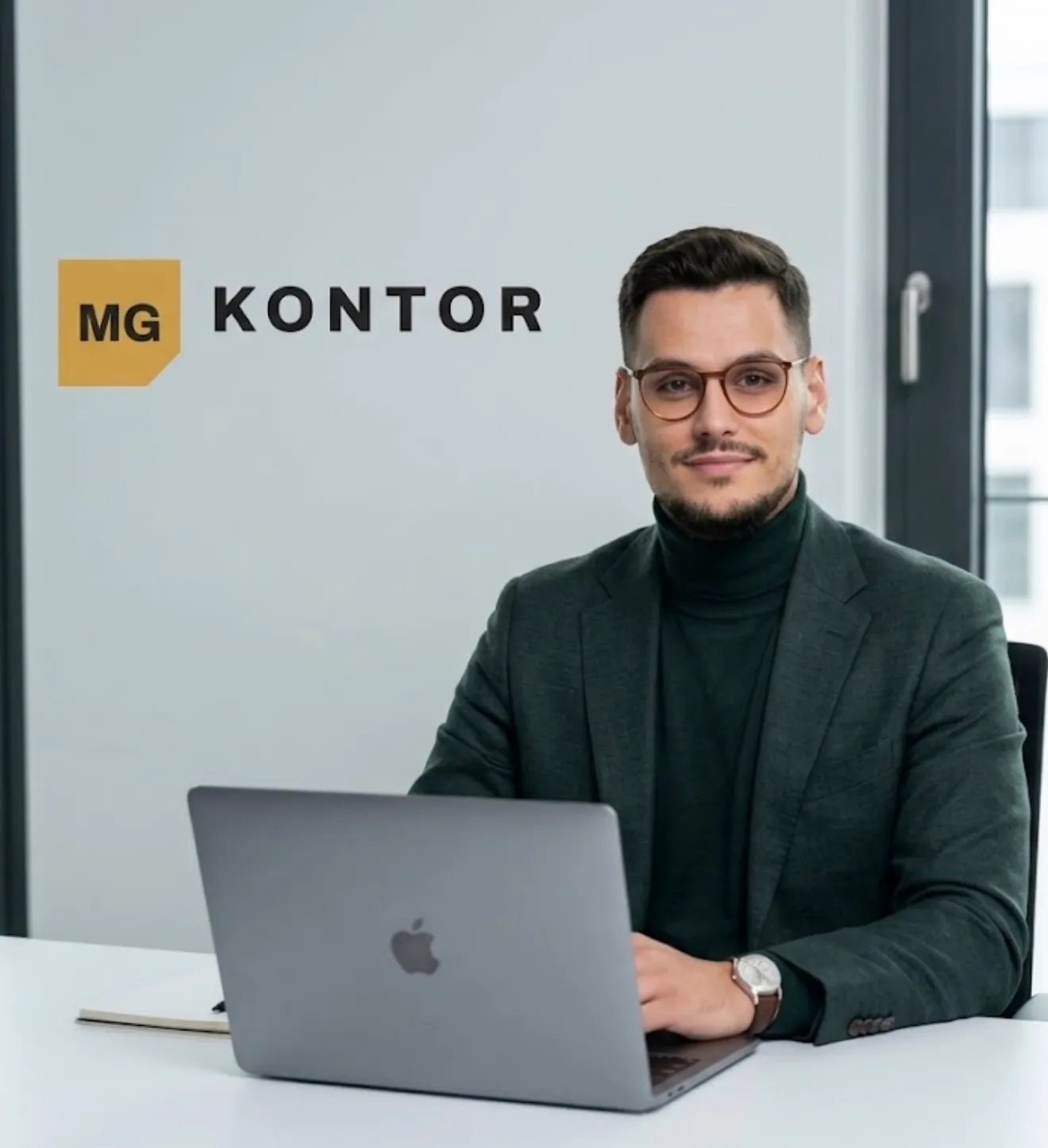 Büro von MG Kontor mit Firmenlogo